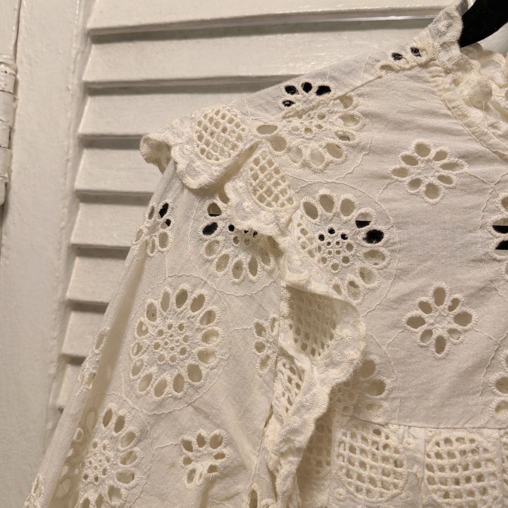 Zara 🤍 Eyelet Ruffle Blouse - Picture 3 of 5